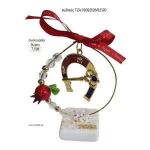 πέταλο κόκκινο μπλε σε κύκλο με ρόδι σε βότσαλο